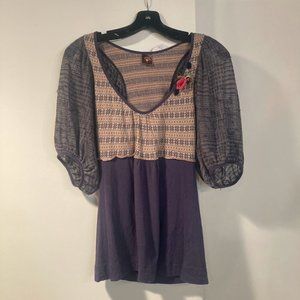 Language Los Angeles Boho puff sleeve grey/tan knit flower detail blouse size L